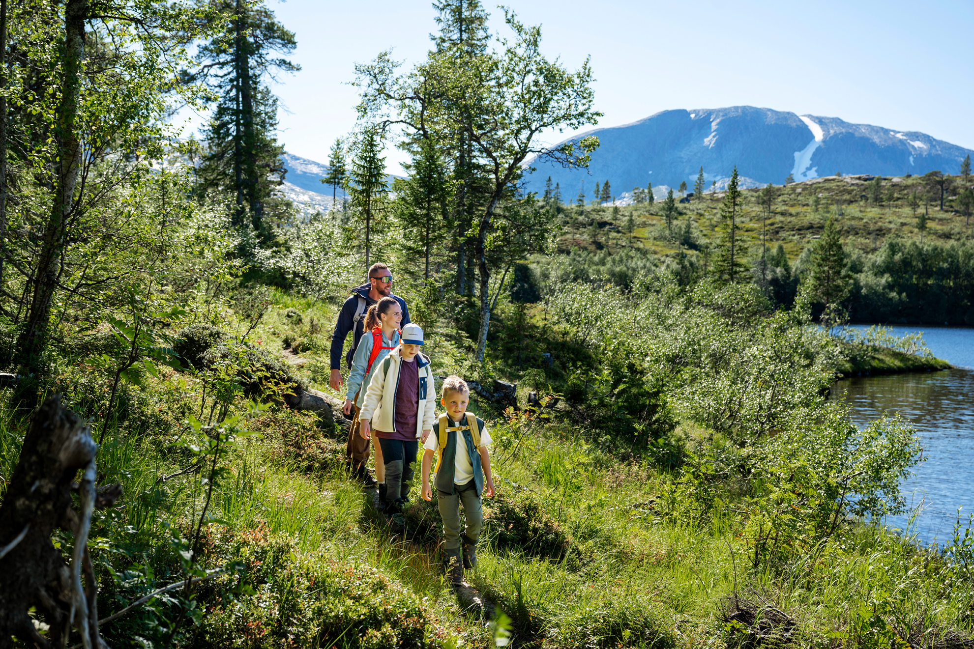 Til fots i Namsskogan, på fottur i Namdalen. Foto: Marius Rua / Visit Namdalen