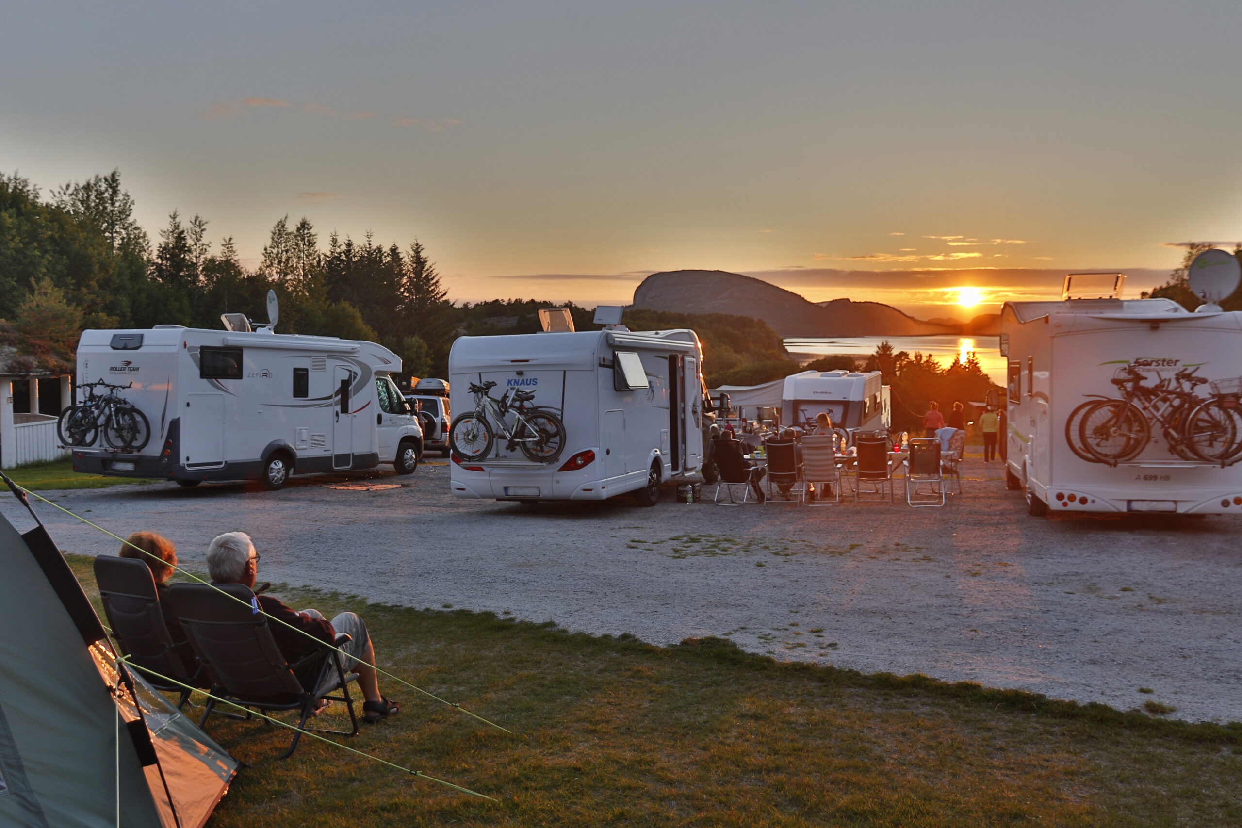 Solnedgangen sett fra Flatanger Camping. Foto: Flatanger Camping