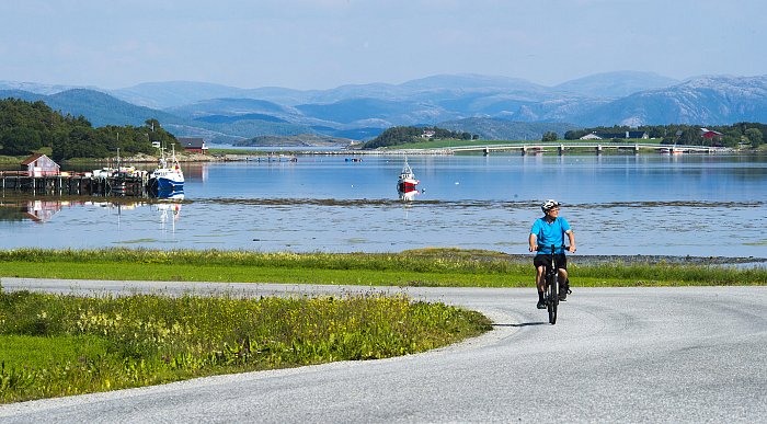 Sykkel på Namdalskysten. Foto: Olav Breen / Kystriksveien