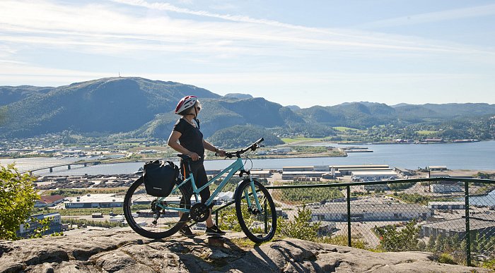 Sykkel opp Klompen i Namsos. Foto: Olav Breen / Kystriksveien Reiseliv