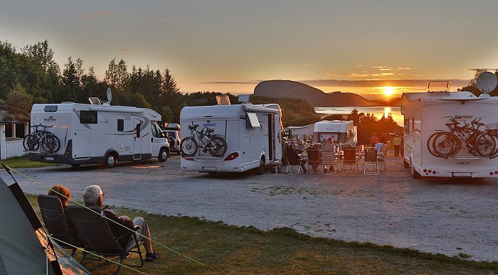 Solnedgangen sett fra Flatanger Camping. Foto: Flatanger Camping