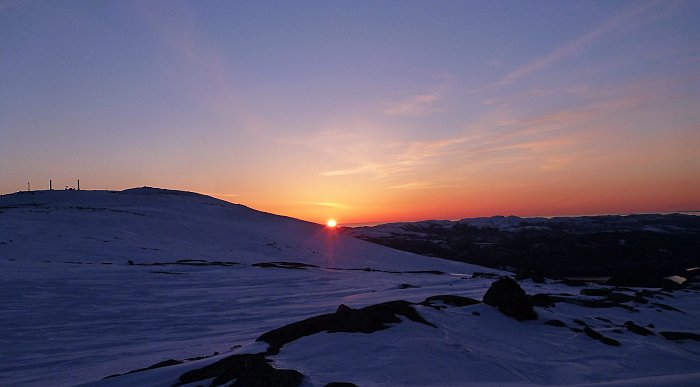 Vinterlys og solnedgang sett fra Hemna i Namsos. Foto: Bente Snildal